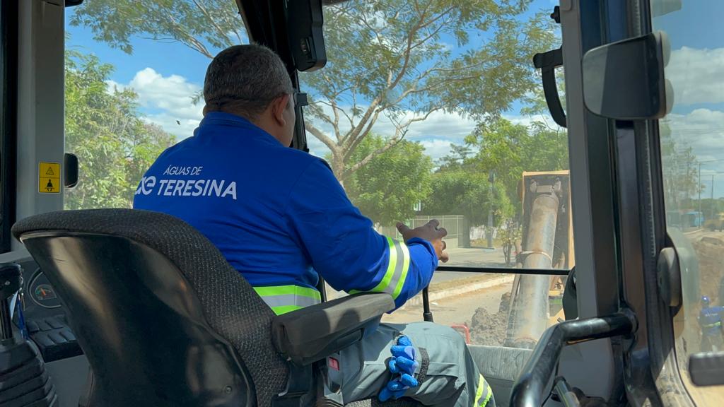 Moradores do bairro Vermelha recebem informações sobre obras de esgotamento sanitário