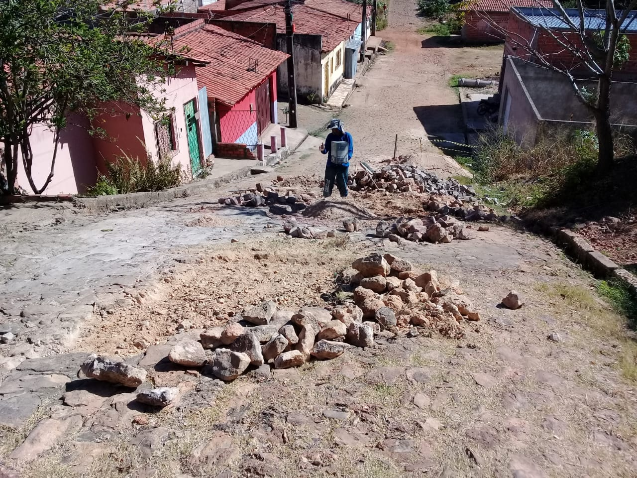 Saad Sul realiza reparo de pavimento no bairro Santo Antônio