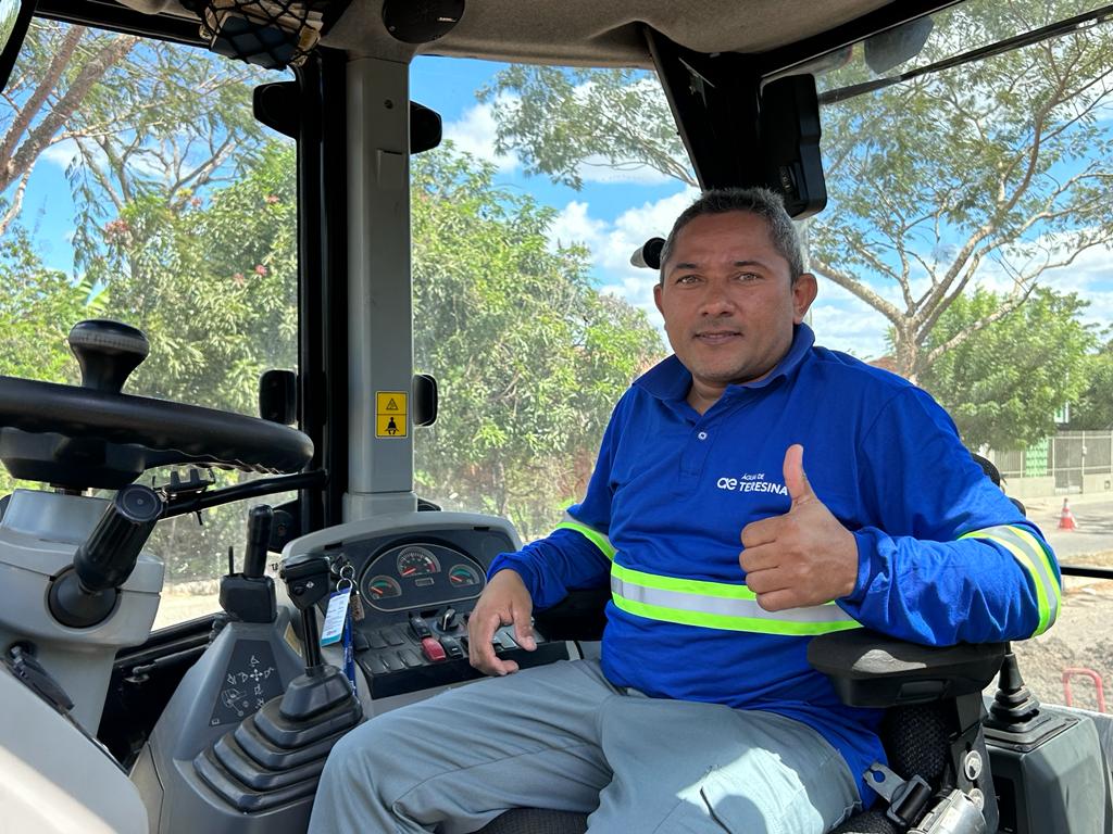 Águas de Teresina realiza visitas para sensibilizar moradores sobre a importância do saneamento básico