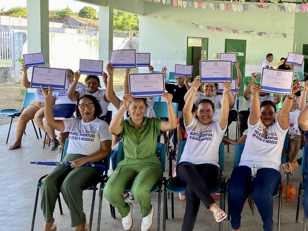 FWF realizou entrega de certificados do curso de Educação Financeira, no bairro Vale do Gavião