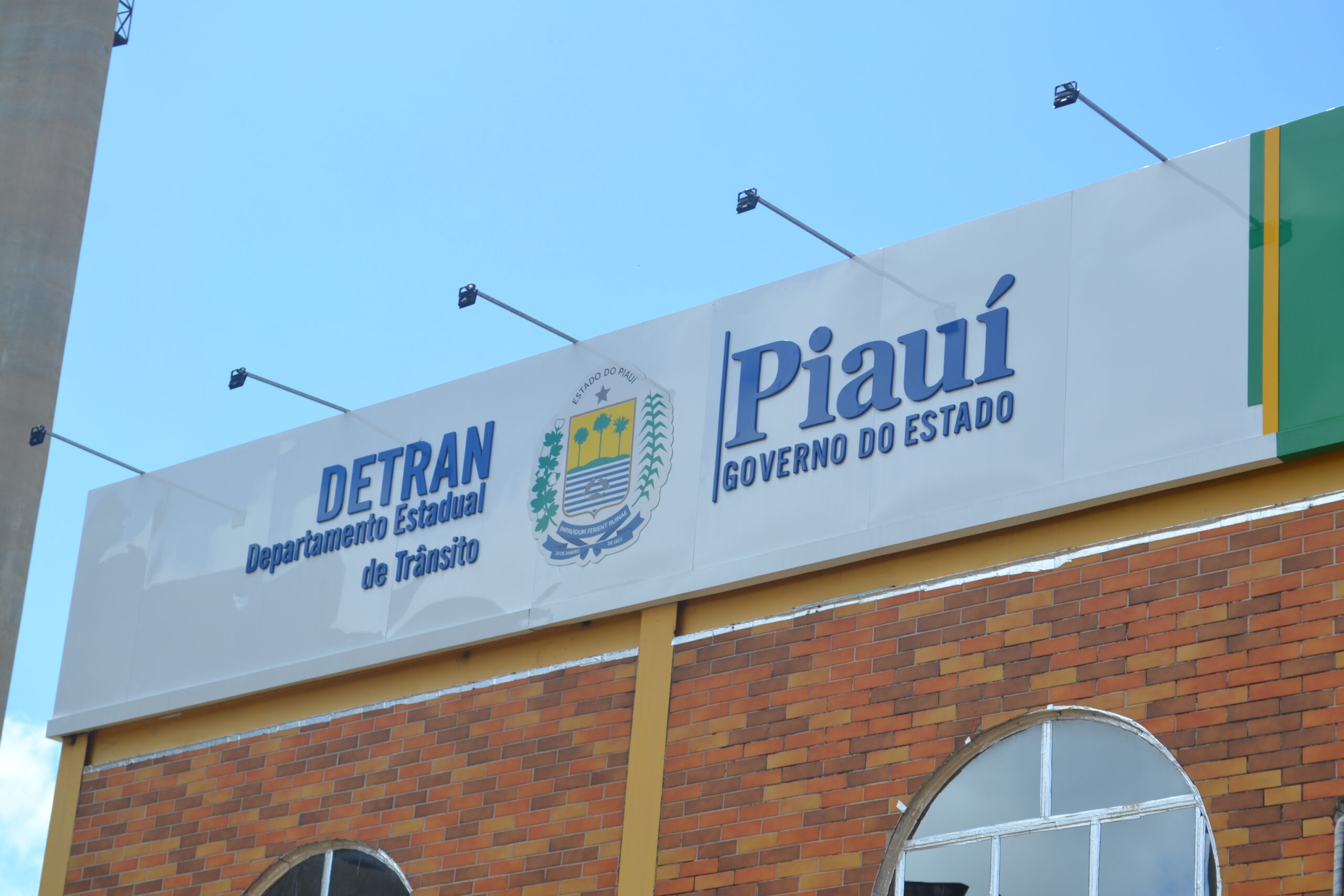 ATENÇÃO: Detran alerta para golpes em site falso de leilões de veículos