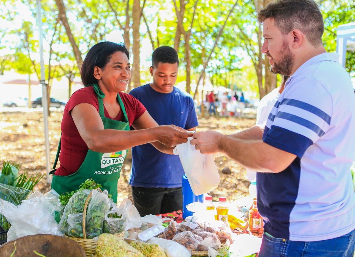 Feira Quitanda estreita laços entre agricultores familiares e consumidores
