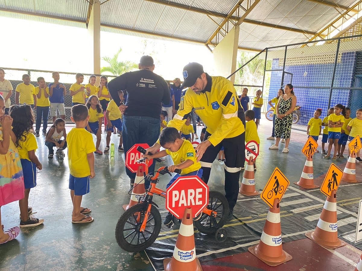 Escolinha de Trânsito da Strans esteve em ação educativa na Escola Municipal Laurindo de Castro na Fazenda Boqueirão