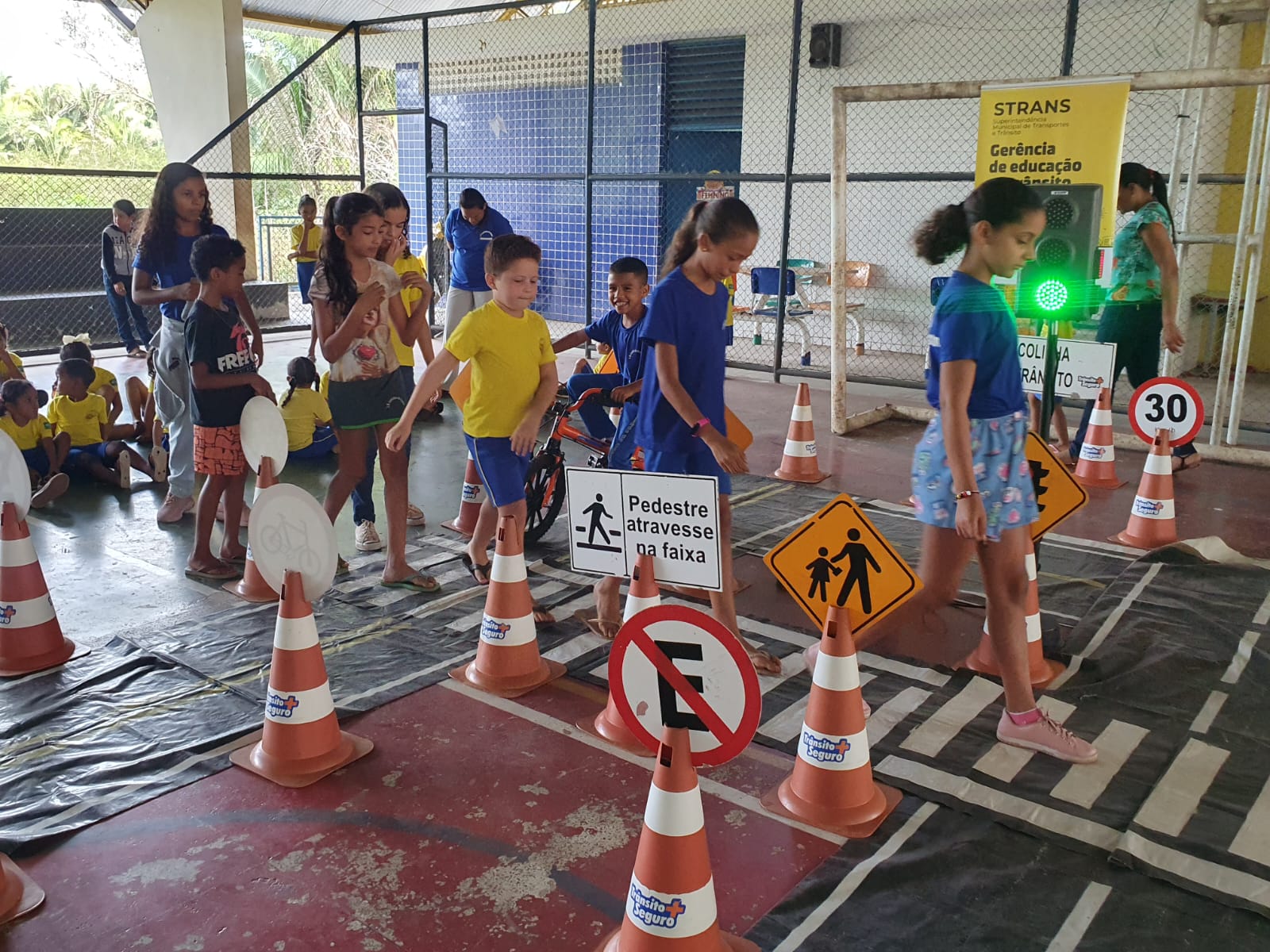 Escola Municipal Laurindo de Castro promove ação educativa sobre trânsito