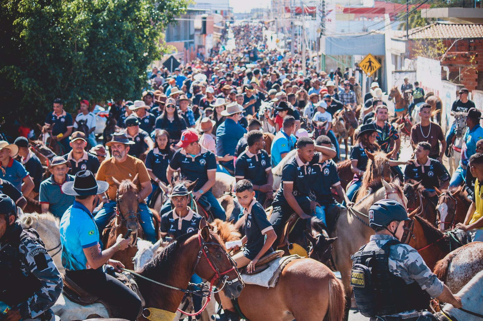 Grande Cavalgada e Shows na Arena Mangal reúnem multidão nos Festejos de Água Branca – Prefeitura Municipal de Água Branca – PI