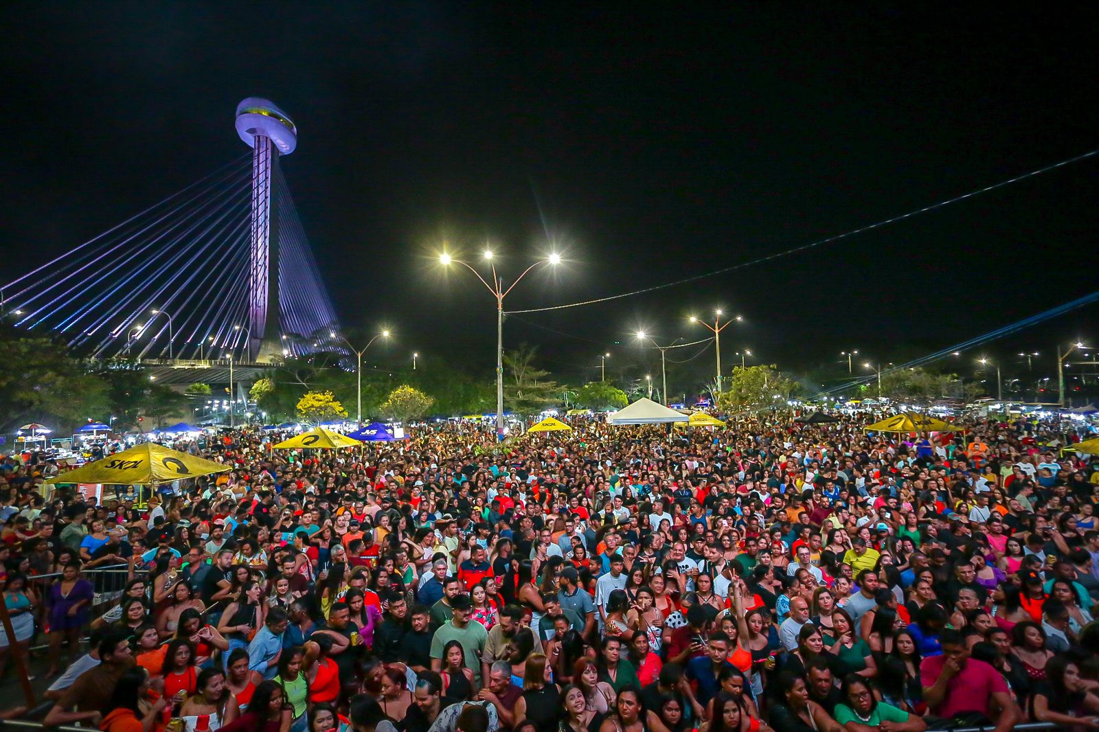 Teresinenses lotam show de comemoração do aniversário da cidade