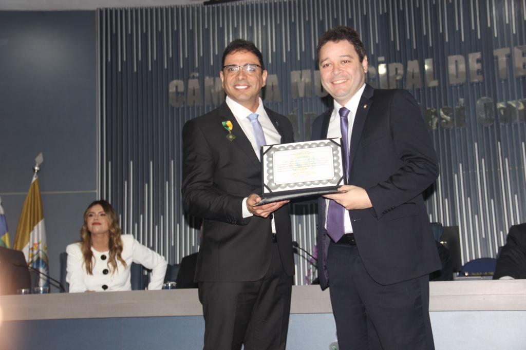 Procurador-geral do Estado do Piauí recebe medalha do Mérito Legislativo