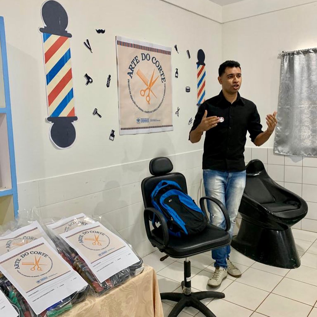 Curso de corte de cabelo e barbearia aproxima jovens do mercado de trabalho em Oeiras – Prefeitura de Oeiras – Piauí
