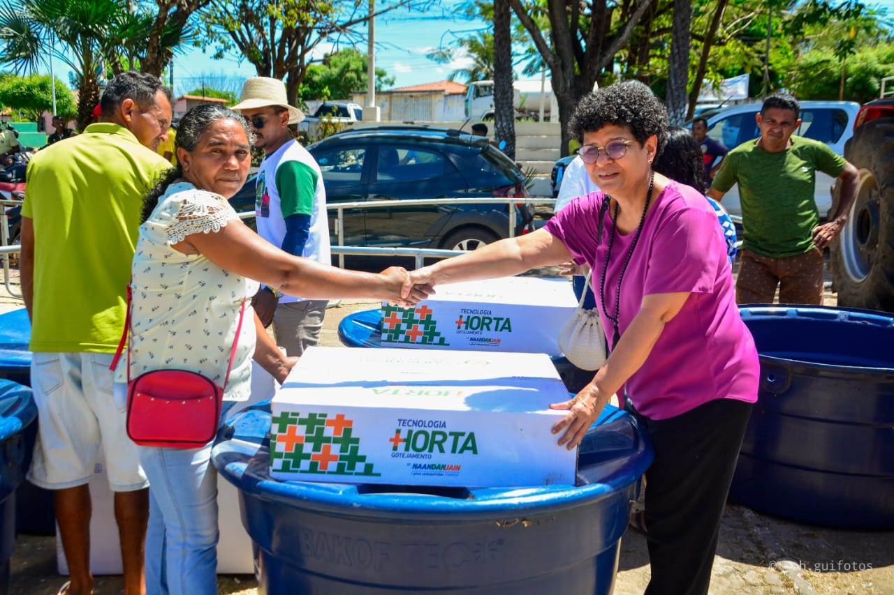 SAF entrega equipamentos agrícolas para agricultores familiares de Nossa Senhora dos Remédios