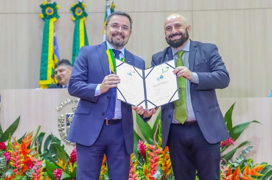Deputado estadual Fábio Novo é homenageado com a Medalha do Mérito do TCE-PI