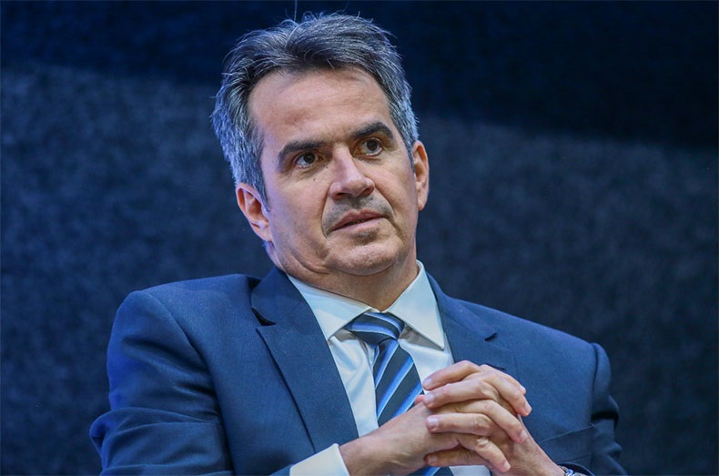 Cirurgia na coluna em Ciro Nogueira é concluída com sucesso