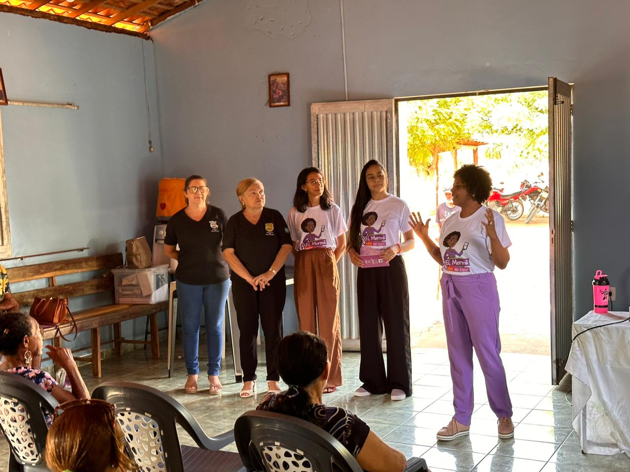 Mulheres de Passagem Franca do Piauí recebem serviços do Ônibus Lilás