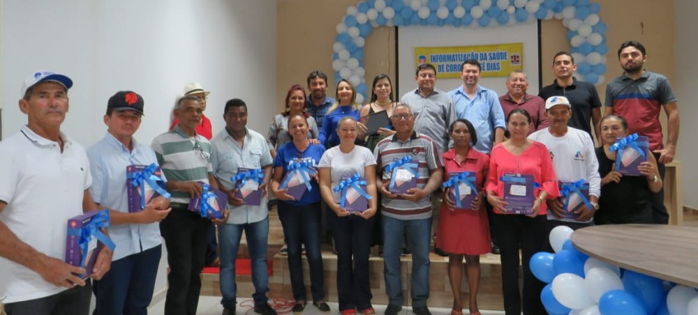 Prefeito Maninho entrega tablets aos agentes de saúde em Coronel José Dias