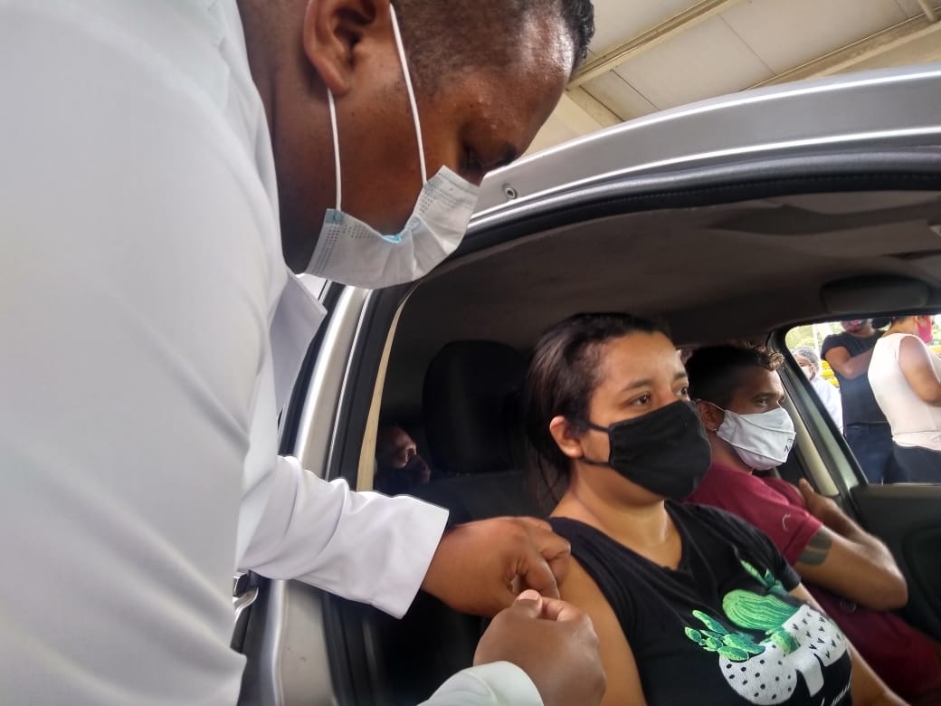 Teresina dá continuidade aos drives de segunda dose da vacina covid