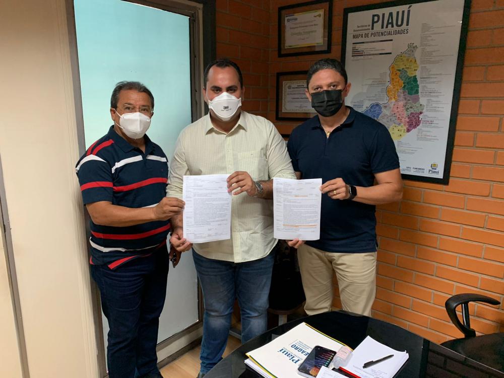 Prefeito Júnior Ribeiro anuncia obras de pavimentação asfáltica e iluminação
