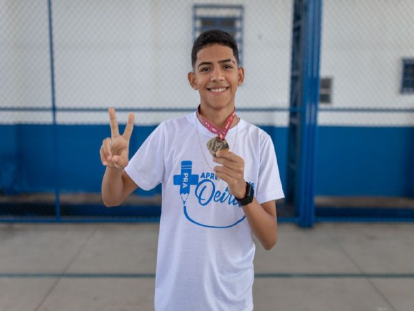 Com 02 medalhas de ouro e 01 de prata na OBMEP, estudante de Oeiras vira gigante da matemática