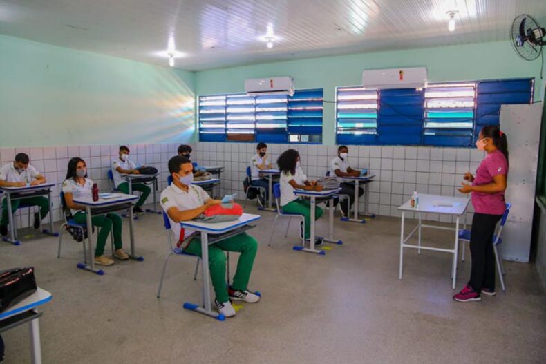 Aulas só podem ser suspensas se dois alunos testarem positivo; veja mudanças