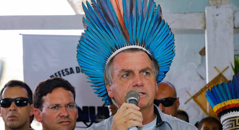 Bolsonaro recebe  Medalha do Mérito Indigenista