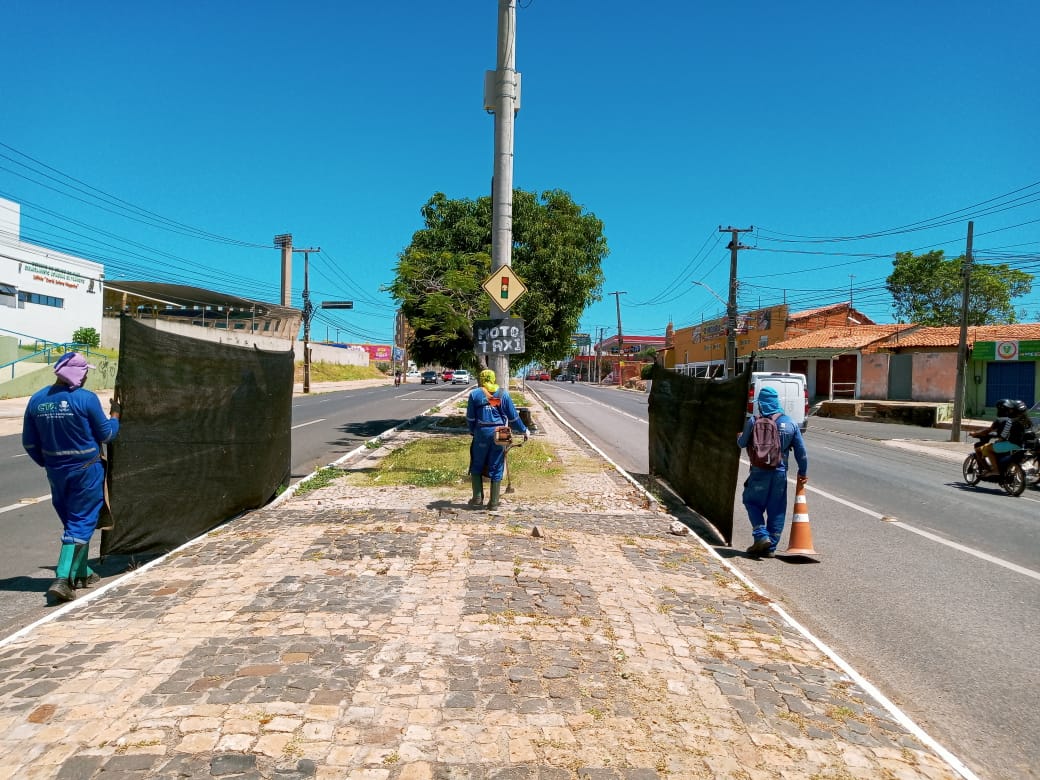 Equipes de limpeza da Prefeitura estão hoje (29) no bairro Nova Teresina, zona Norte