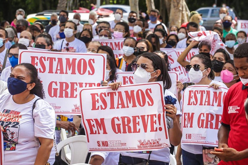 Legado de W. Dias: professores da rede estadual mantém greve e organizam atos no estado