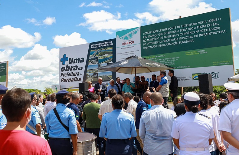 Ao lado de Mão Santa, Ciro e Elmano visitam obras de ponte que receberá nome do pai de Bolsonaro