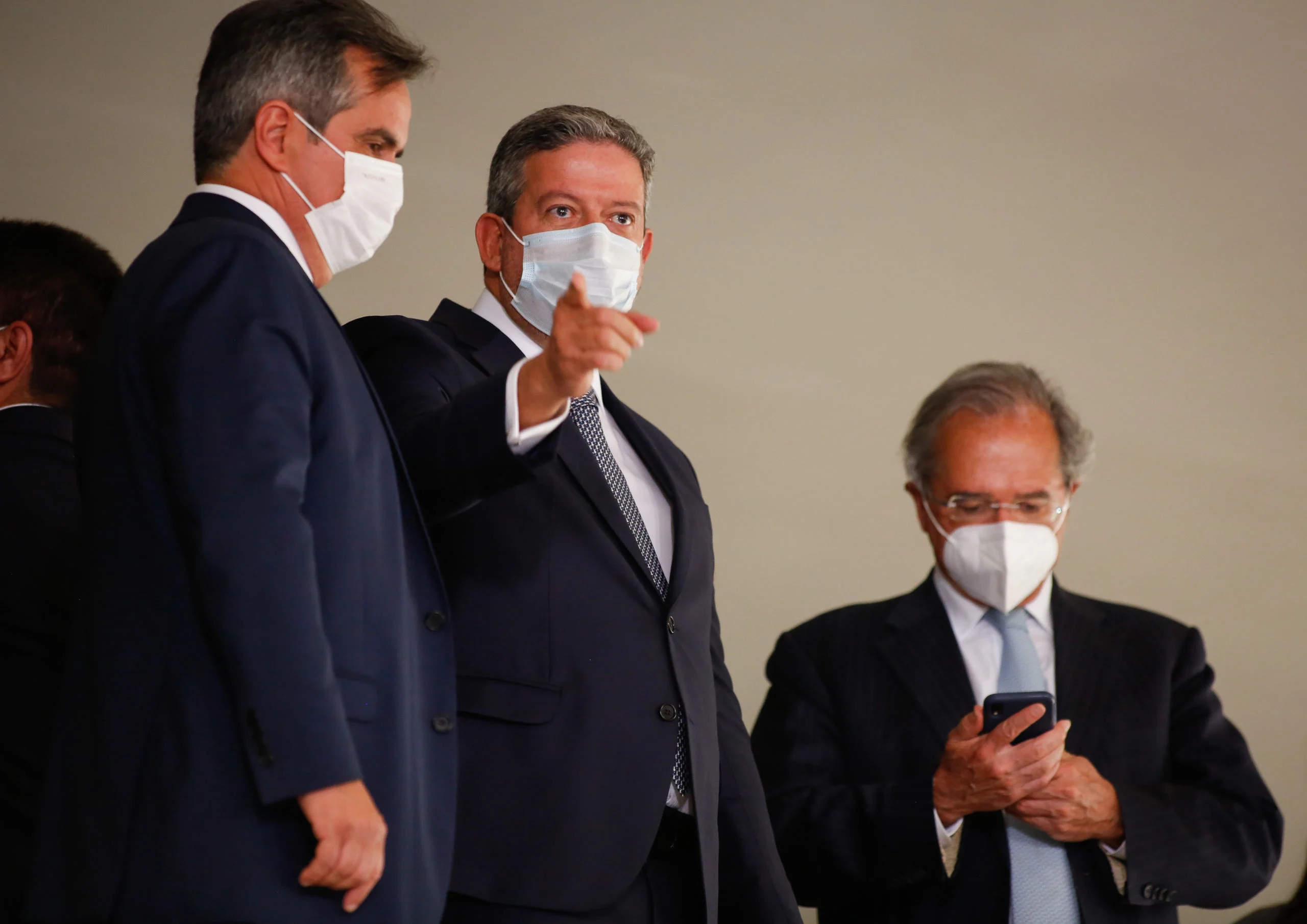 Lira e Ciro Nogueira atacam Petrobras após estatal rejeitar segurar preços