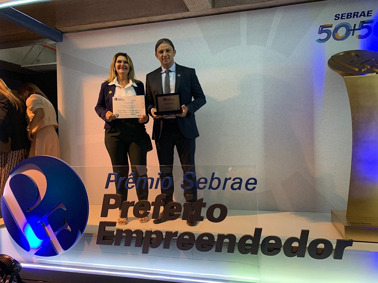 Júnior Ribeiro prestigia final do prêmio Prefeito Empreendedor em Brasília