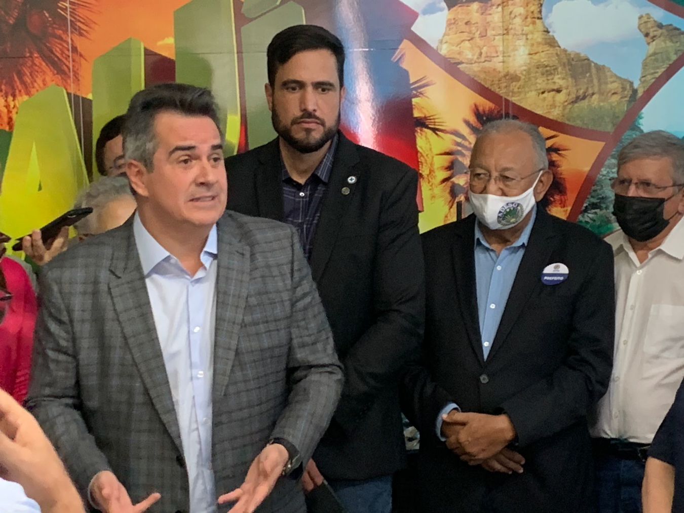 Ciro Nogueira assina ordem de serviço ao lado de Dr Pessoa em Teresina