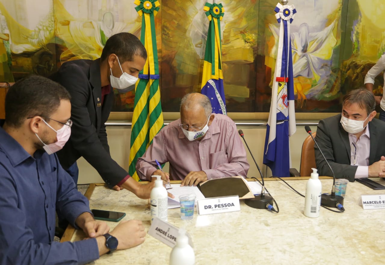 Dr. Pessoa assina decreto e libera incentivos fiscais para empresa que vai gerar 850 empregos
