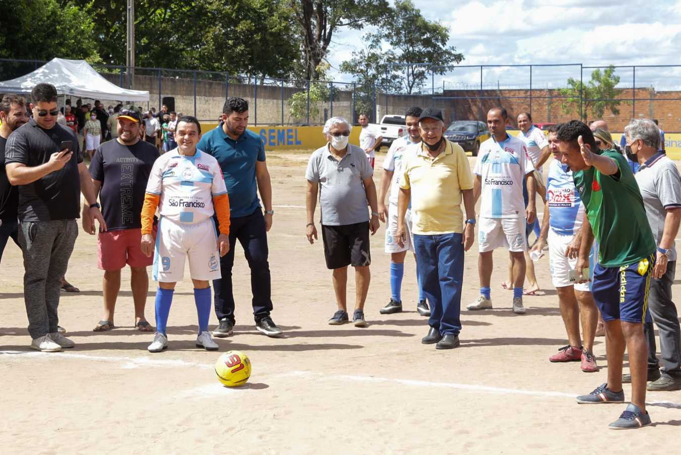 Dr. Pessoa inaugura a revitalização de campo de futebol no Parque Piauí