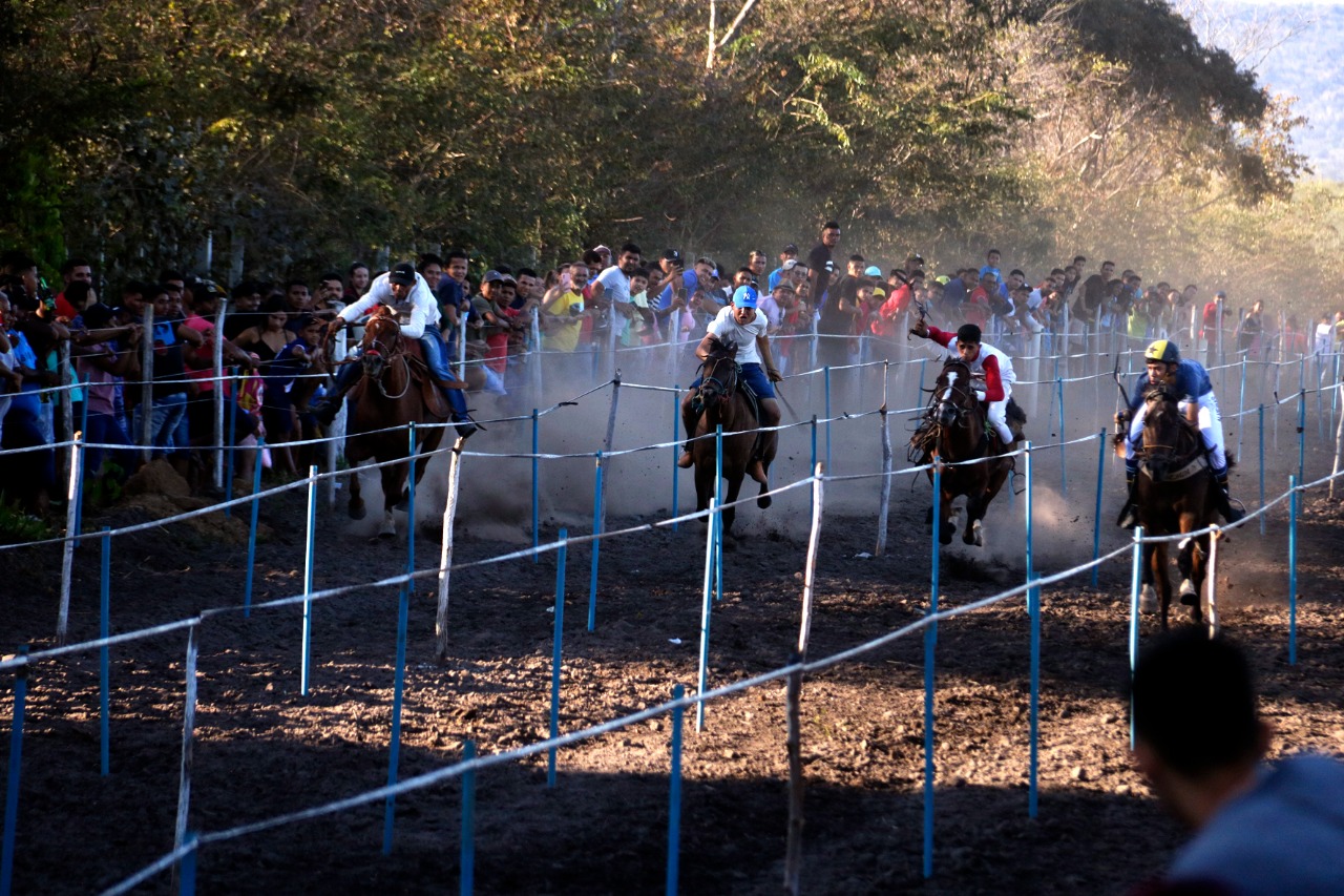 Com 15 mil em prêmios, Corrida de Cavalos abre os Festejos de Água Branca com grande público