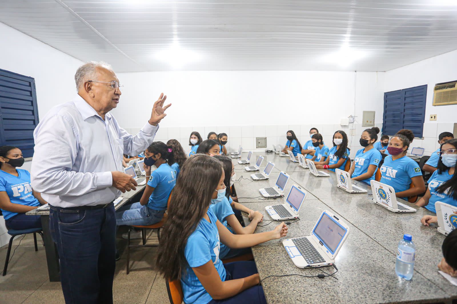 Doutor Pessoa planeja entregar 17 mil computadores para escolas municipais