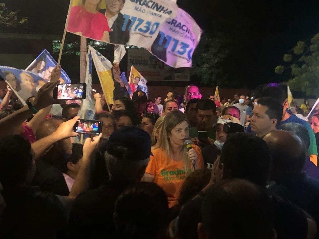 Gracinha Mão Santa reúne centenas de apoiadores durante grande bandeiraço em Parnaíba