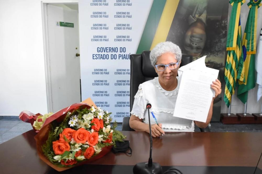 Governadora Regina Sousa sanciona lei que autoriza empréstimo de US$ 50 milhões