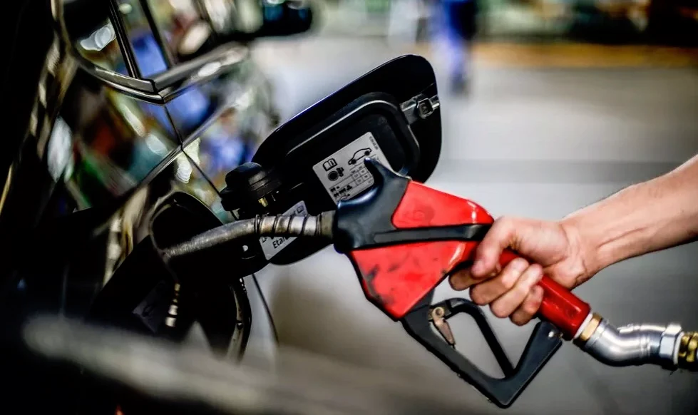 Petrobras anuncia redução de 5,8% no preço do diesel a partir de terça (20)