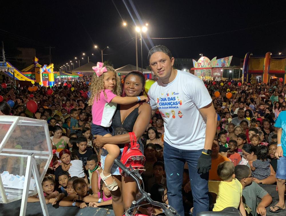 Prefeitura de Água Branca realiza Festa das Crianças e reúne 5 mil pessoas