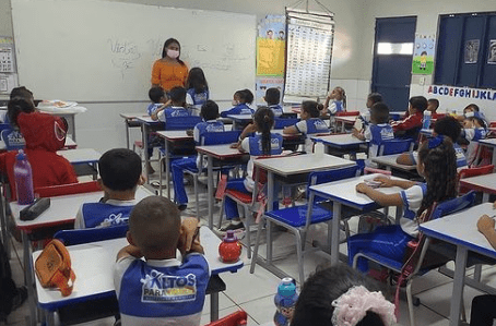 Alunos do 2° da rede municipal de Altos recebem o primeiro dia de aplicação do SAEPI