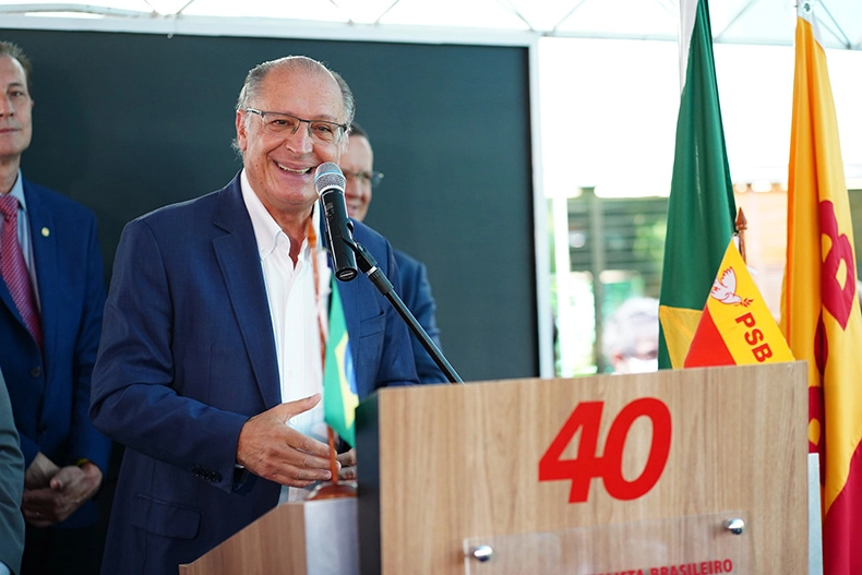 Alckmin vai coordenar equipe de transição para o governo Lula