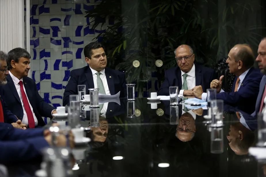 PT traça plano para aprovar PEC da Transição no Senado