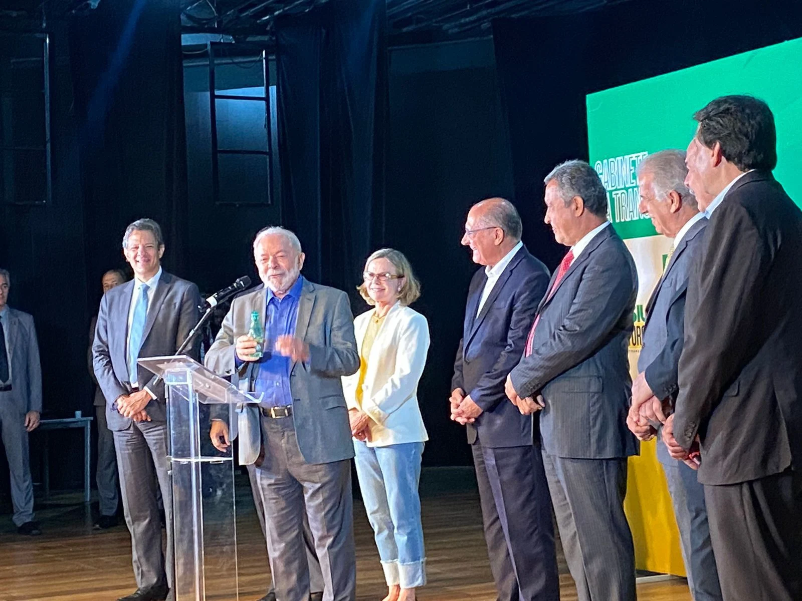 W. Dias fica de fora, Lula anuncia parte de seu ministério