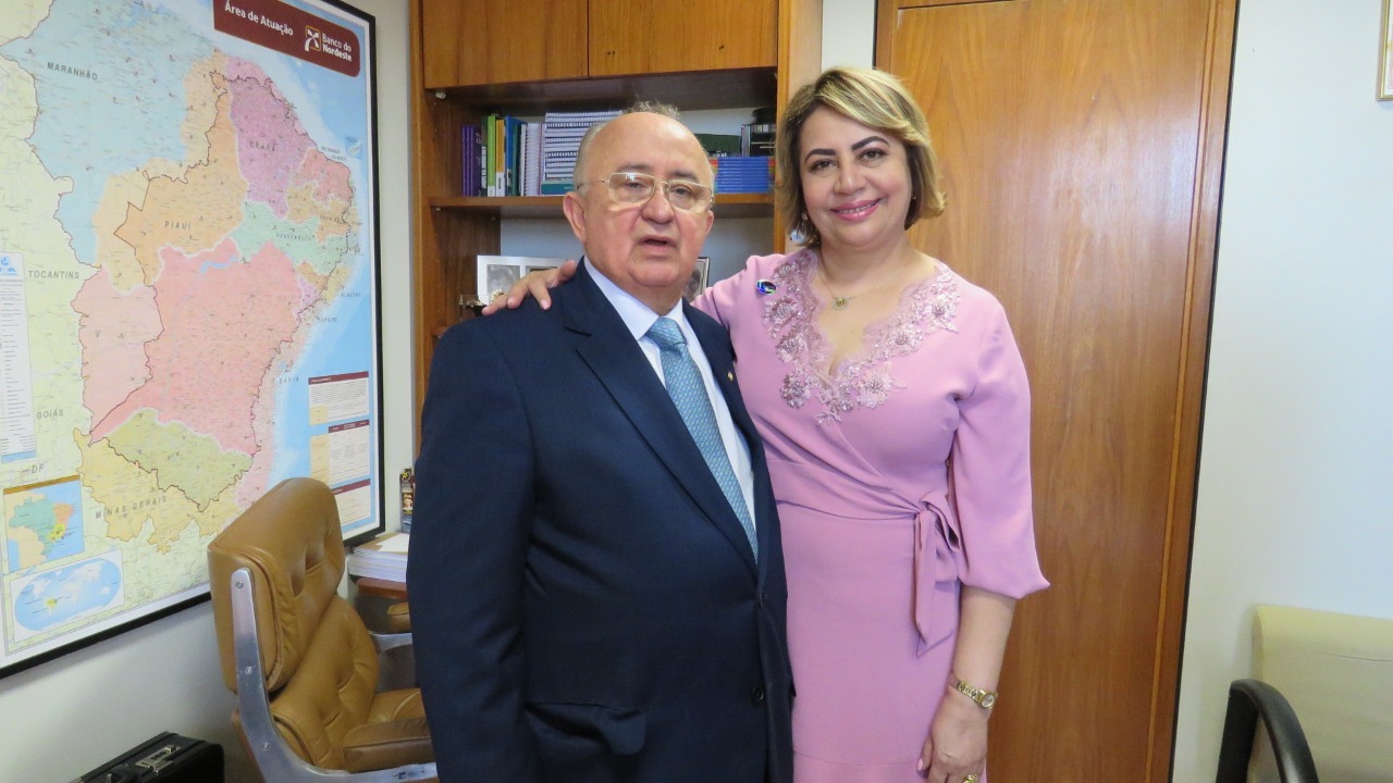 Júlio César parabeniza esposa Jussara Lima por assumir vaga de Wellington no Senado