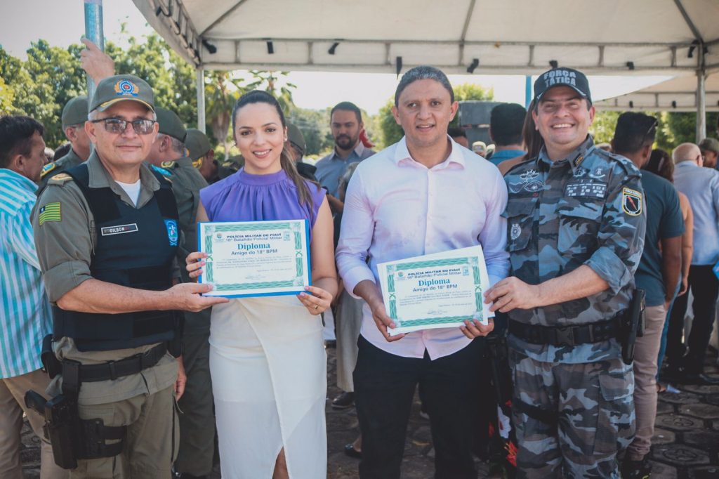 Prefeito Junior Ribeiro de Água Branca recebe titulo de Amigo da Policia Militar do Piauí