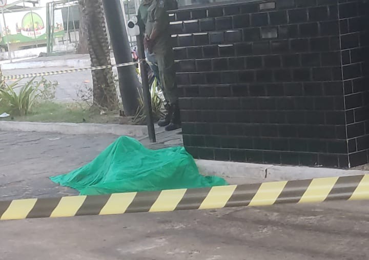 Morador de rua é morto a facadas e pedradas na zona Sul de Teresina