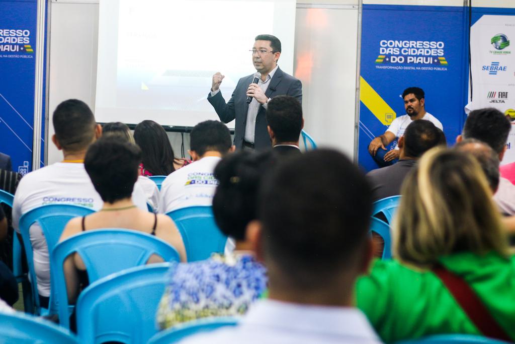 Diretor da ATI fala sobre tecnologia, gestão e governo digital durante Congresso das Cidades