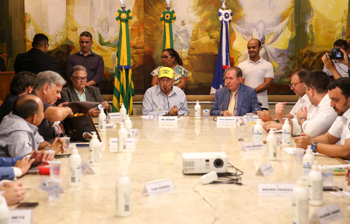 Prefeito Dr. Pessoa reúne secretariado para traçar metas e autoriza recuperação da Estrada da Cacimba Velha