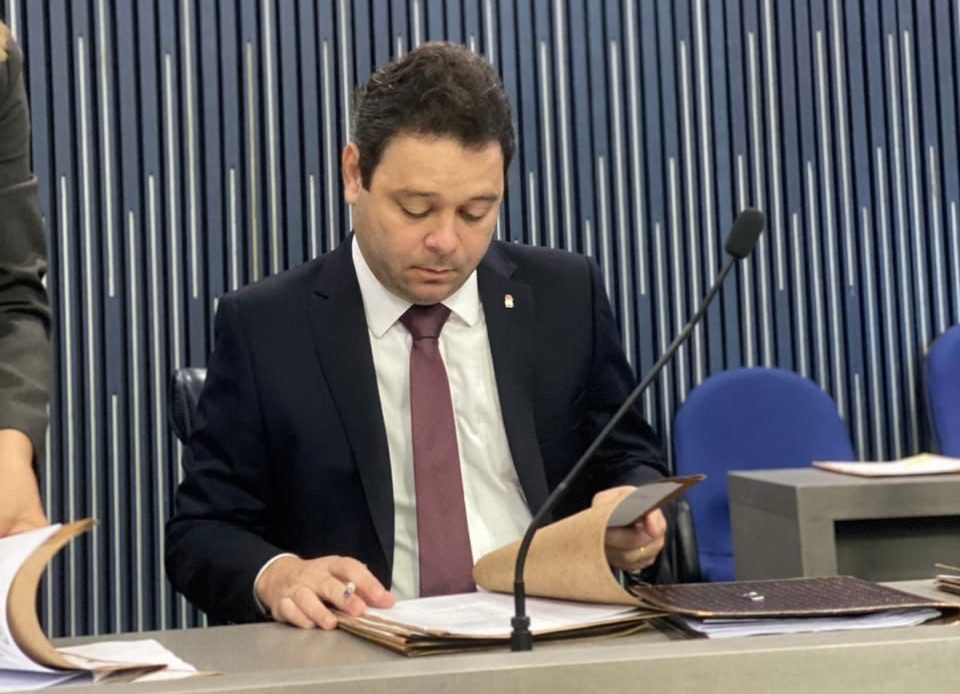 Vereador propõe programa que incentiva a inclusão tecnológica e erradicação do analfabetismo digital nas escolas de Teresina
