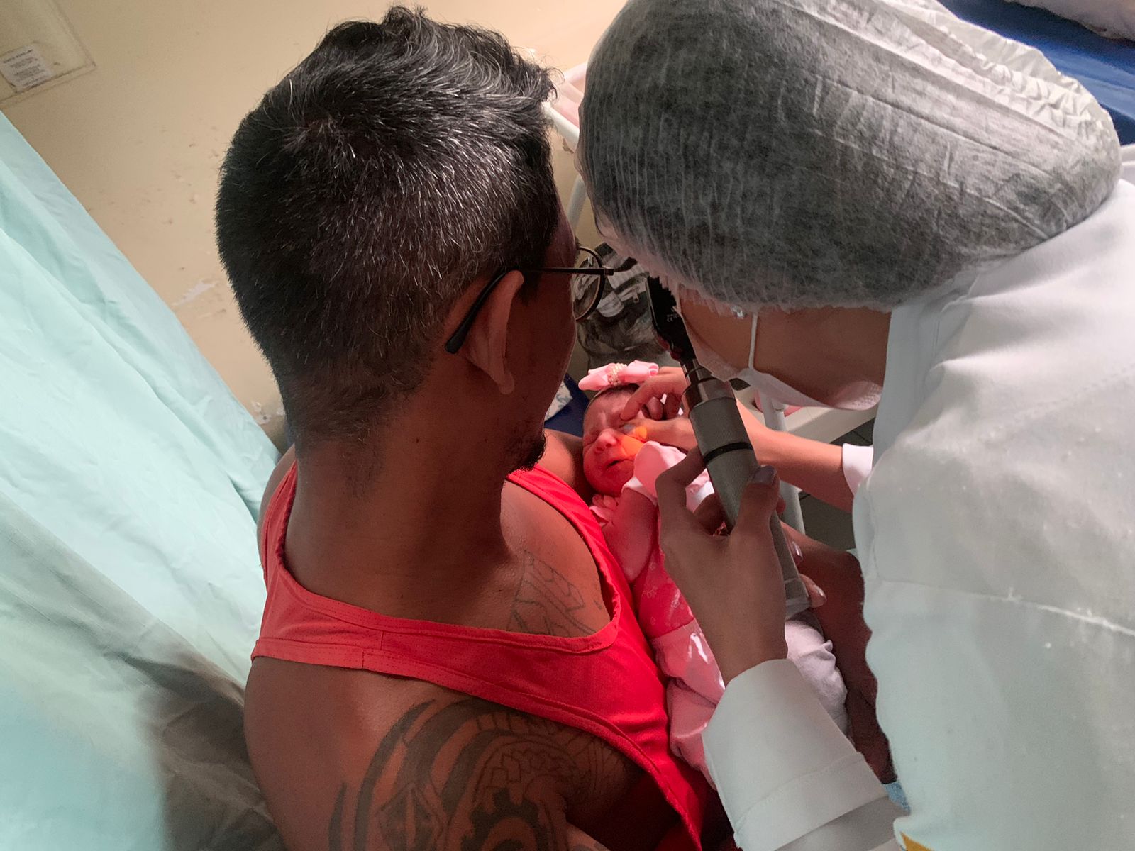 Maternidade do Buenos Aires realiza teste do olhinho em recém-nascidos