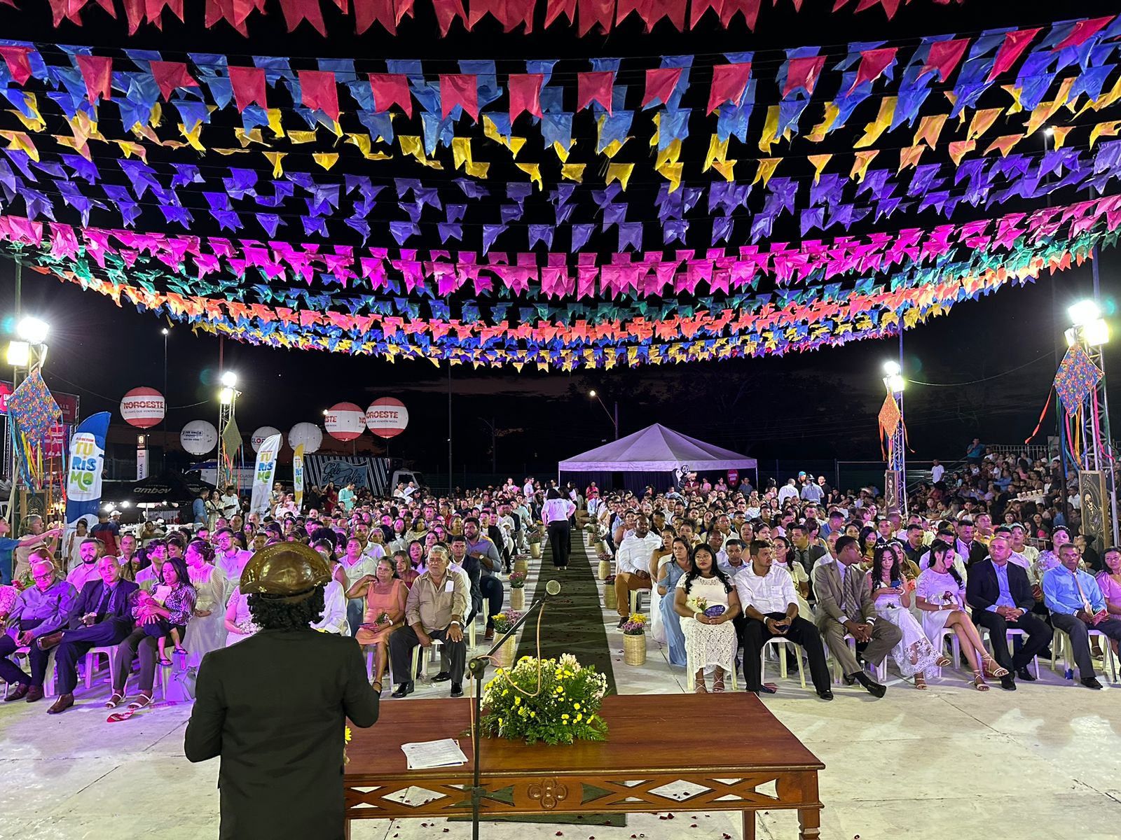Equatorial sorteia geladeiras durante casamento comunitário em Teresina