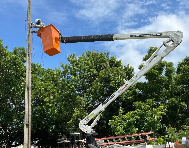 Prefeitura de Teresina instala 30 novos projetores em LED para melhorar iluminação de campo de futebol da zona rural