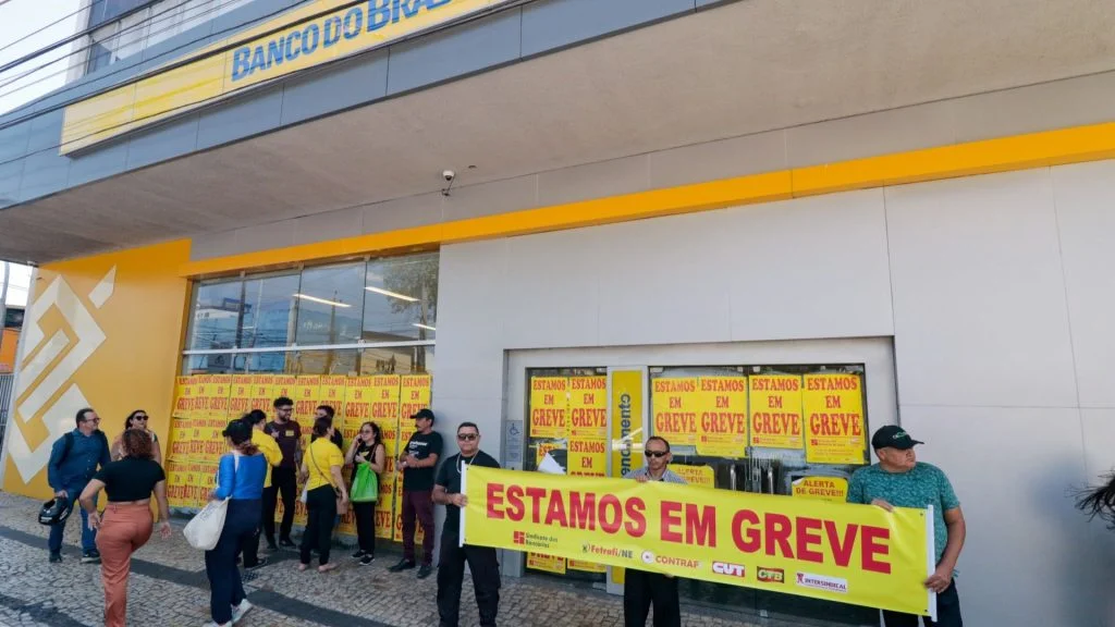 Bancários ameaçam fazer greve de 24 horas na quinta-feira